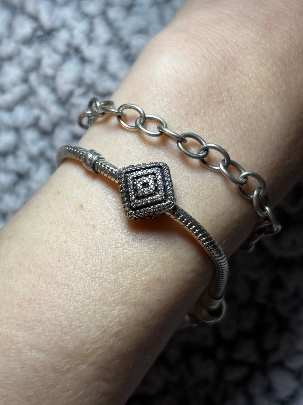 Pandora Retired Geometric lines charm